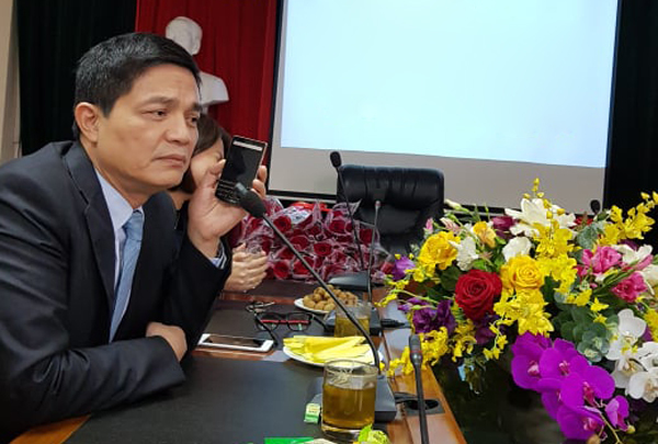 Cục trưởng An toàn Thực phẩm giữa cuộc họp được mời mua thuốc giảm cân giả