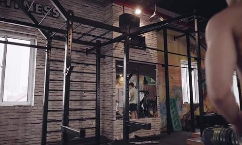 Hướng dẫn đu xà cho người mới bắt đầu tập